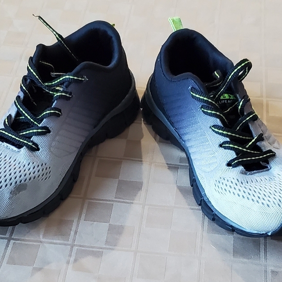 Boy's shoes size 3 - Picture 1 of 5